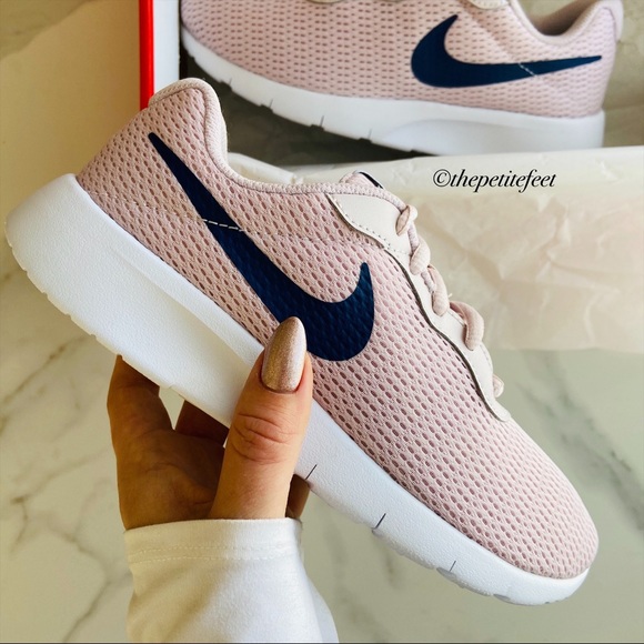 nike tanjun barely rose